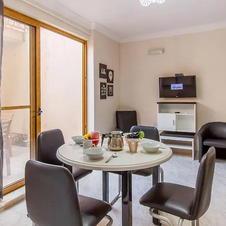 Pool & Sea Merill Апартаменты