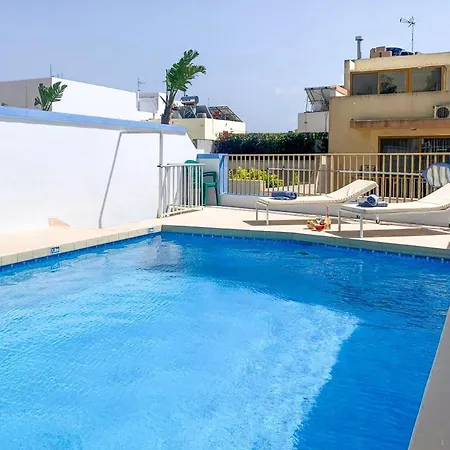 Pool & Sea Merill Апартаменты *