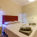Pool & Sea Merill Apartment