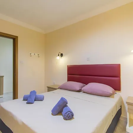 Pool & Sea Merill Apartment