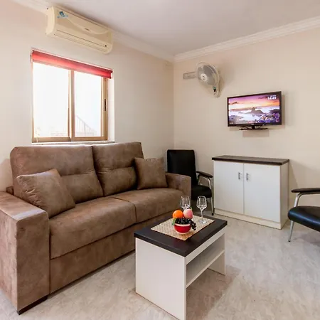 Pool & Sea Merill Apartment