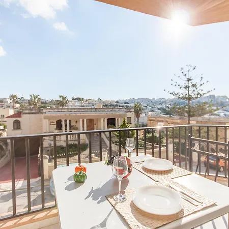 Pool & Sea Merill Apartment