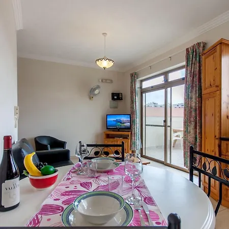 Apartment Pool & Sea Merill *