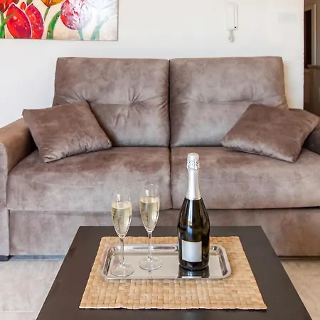 Pool & Sea Merill Apartman