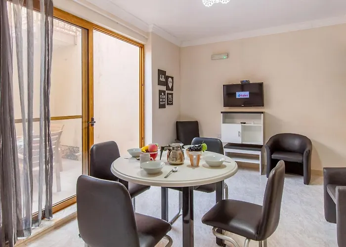 Pool & Sea Merill Apartment