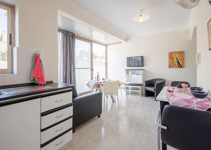 Pool & Sea Merill Apartment