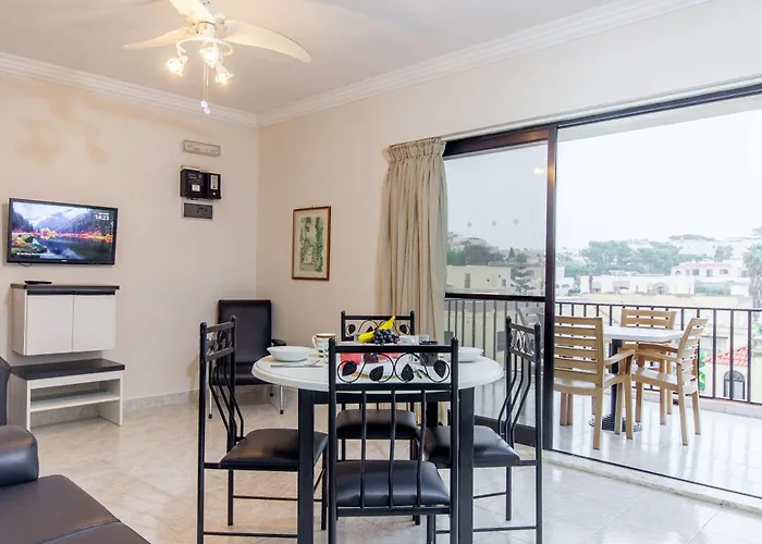 Apartment Pool & Sea Merill *