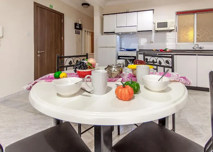 Pool & Sea Merill Apartment